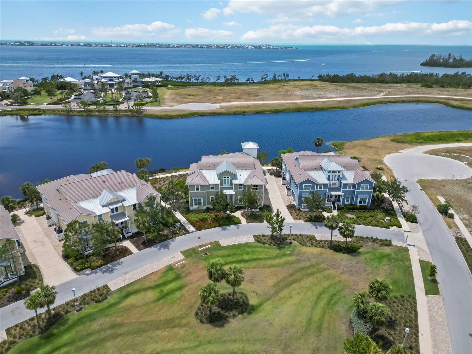 Image 35 of 48 For 230 Sapphire Lake Drive 201