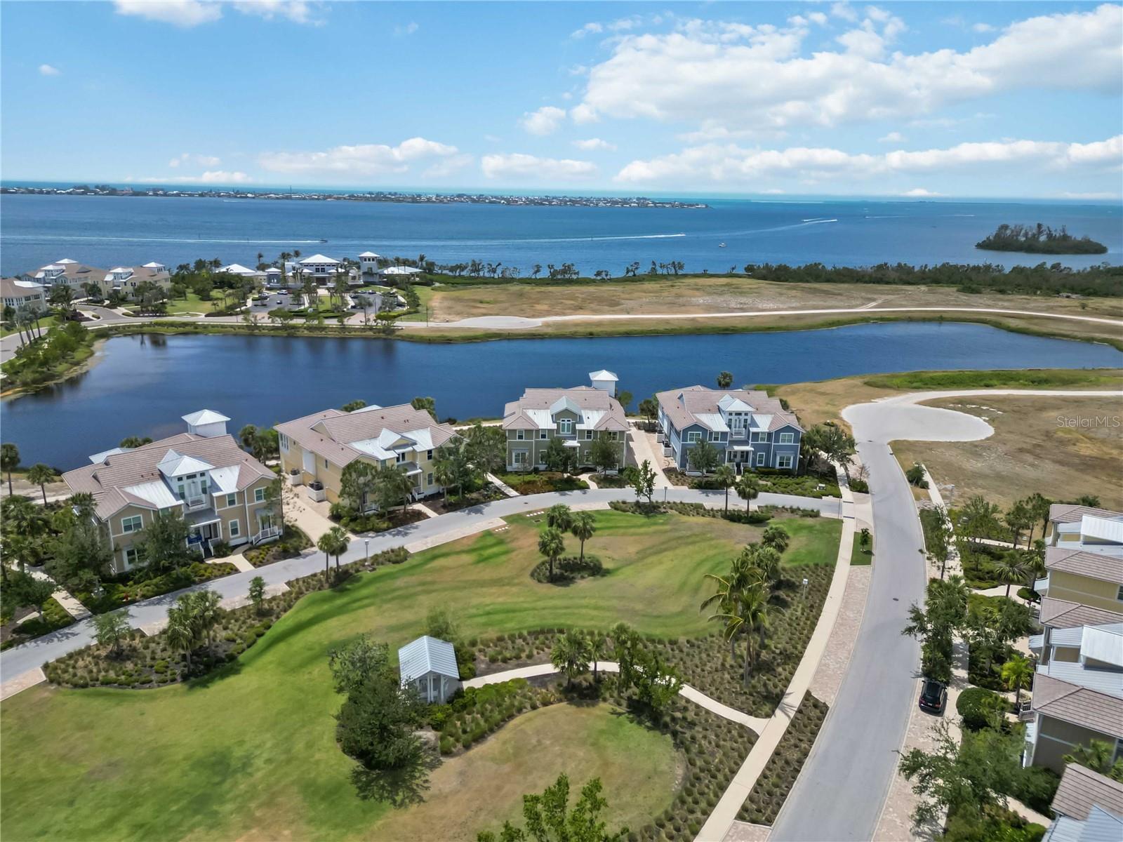Image 37 of 48 For 230 Sapphire Lake Drive 201