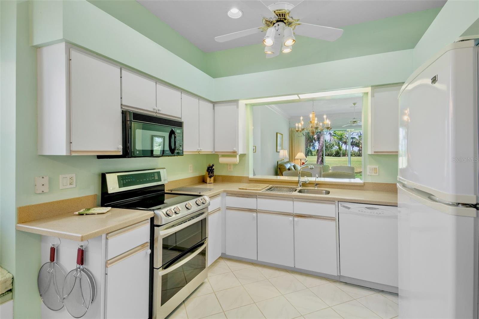 Image 14 of 45 For 3412 Chelmsford Court 42
