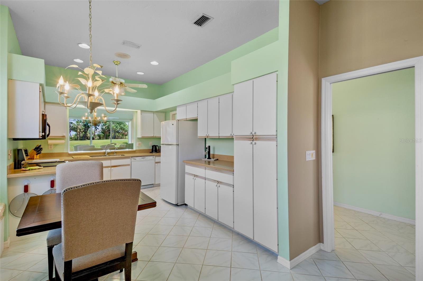 Image 15 of 45 For 3412 Chelmsford Court 42