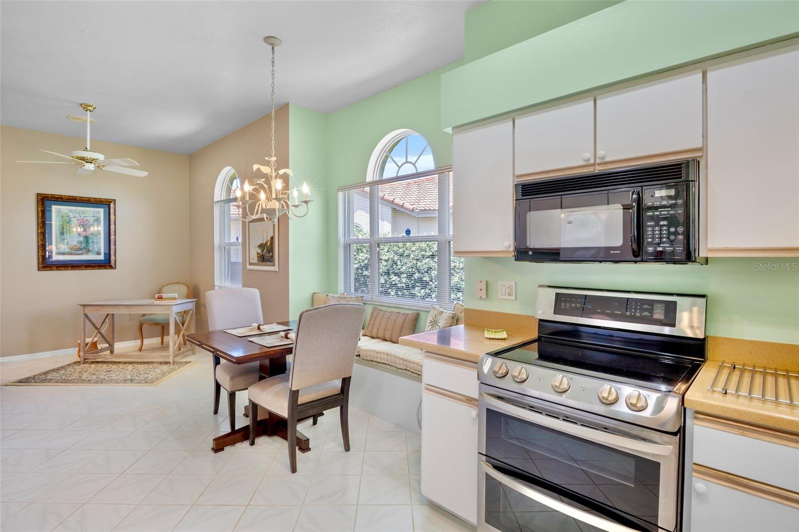 Image 16 of 45 For 3412 Chelmsford Court 42
