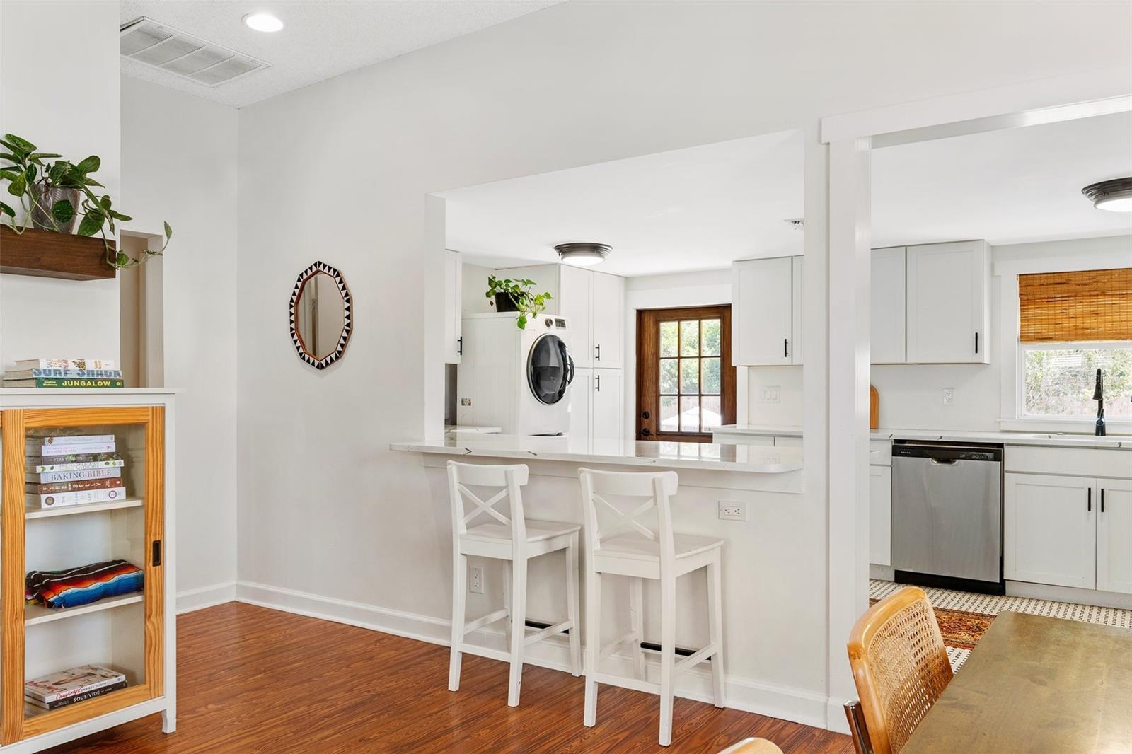 Image 22 of 48 For 815 Hand Avenue