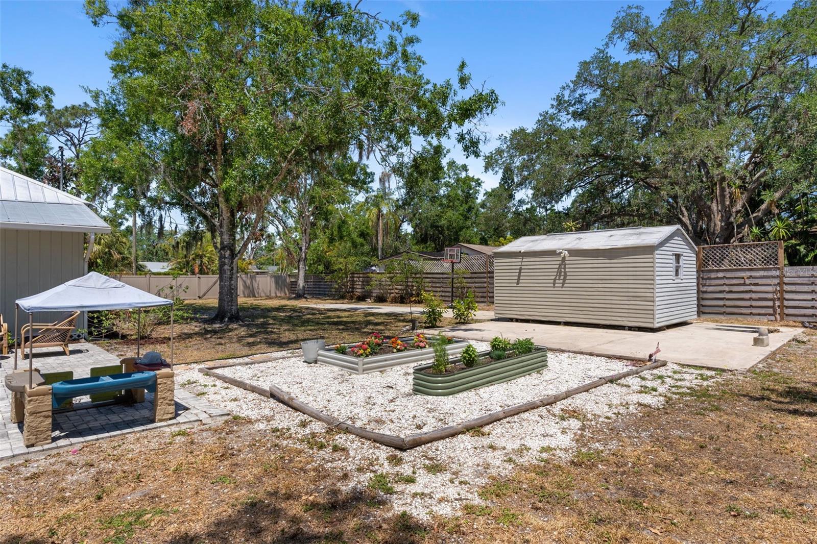 Image 42 of 48 For 815 Hand Avenue