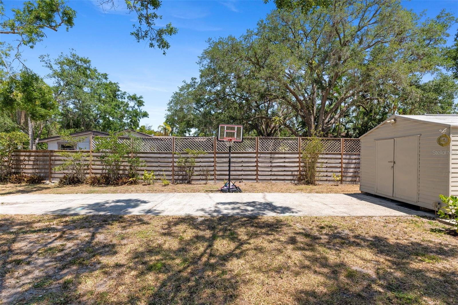 Image 43 of 48 For 815 Hand Avenue