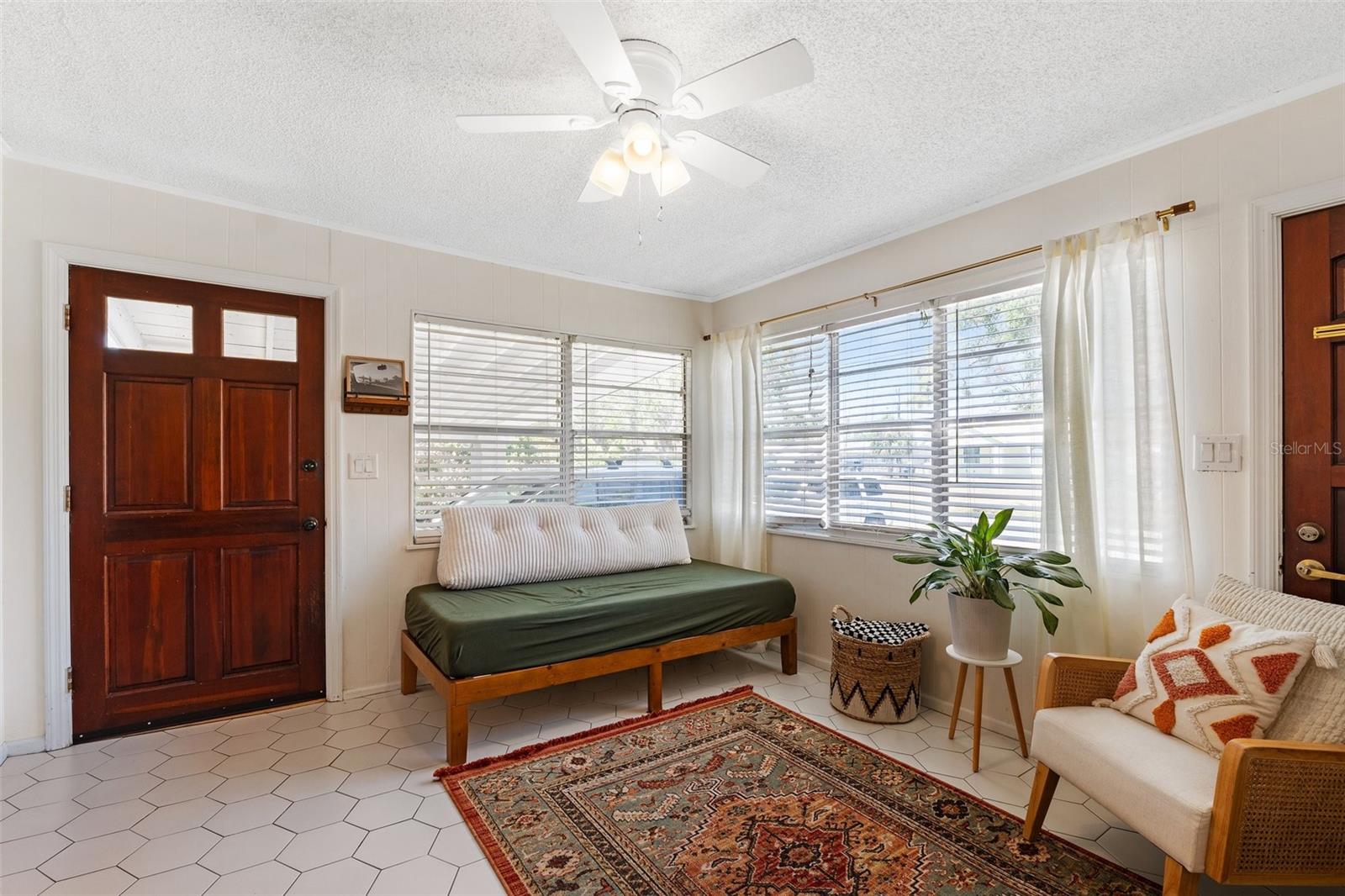 Image 7 of 48 For 815 Hand Avenue