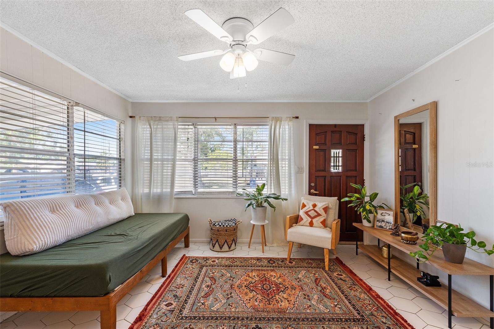 Image 8 of 48 For 815 Hand Avenue