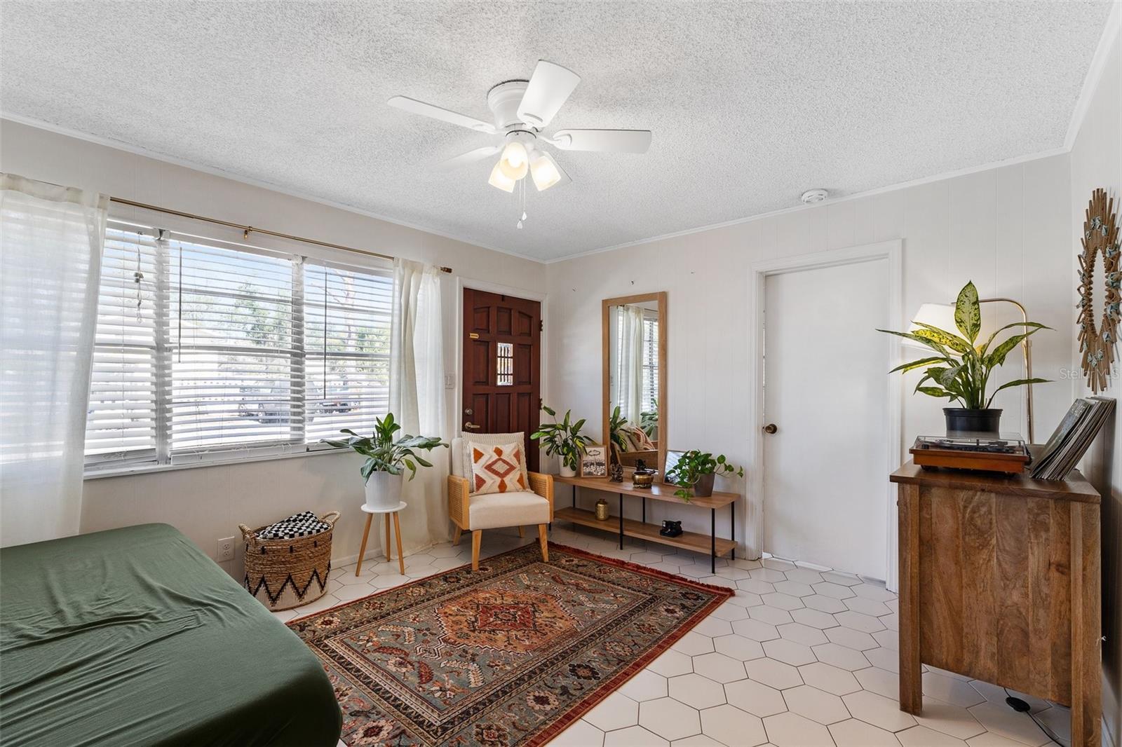 Image 9 of 48 For 815 Hand Avenue