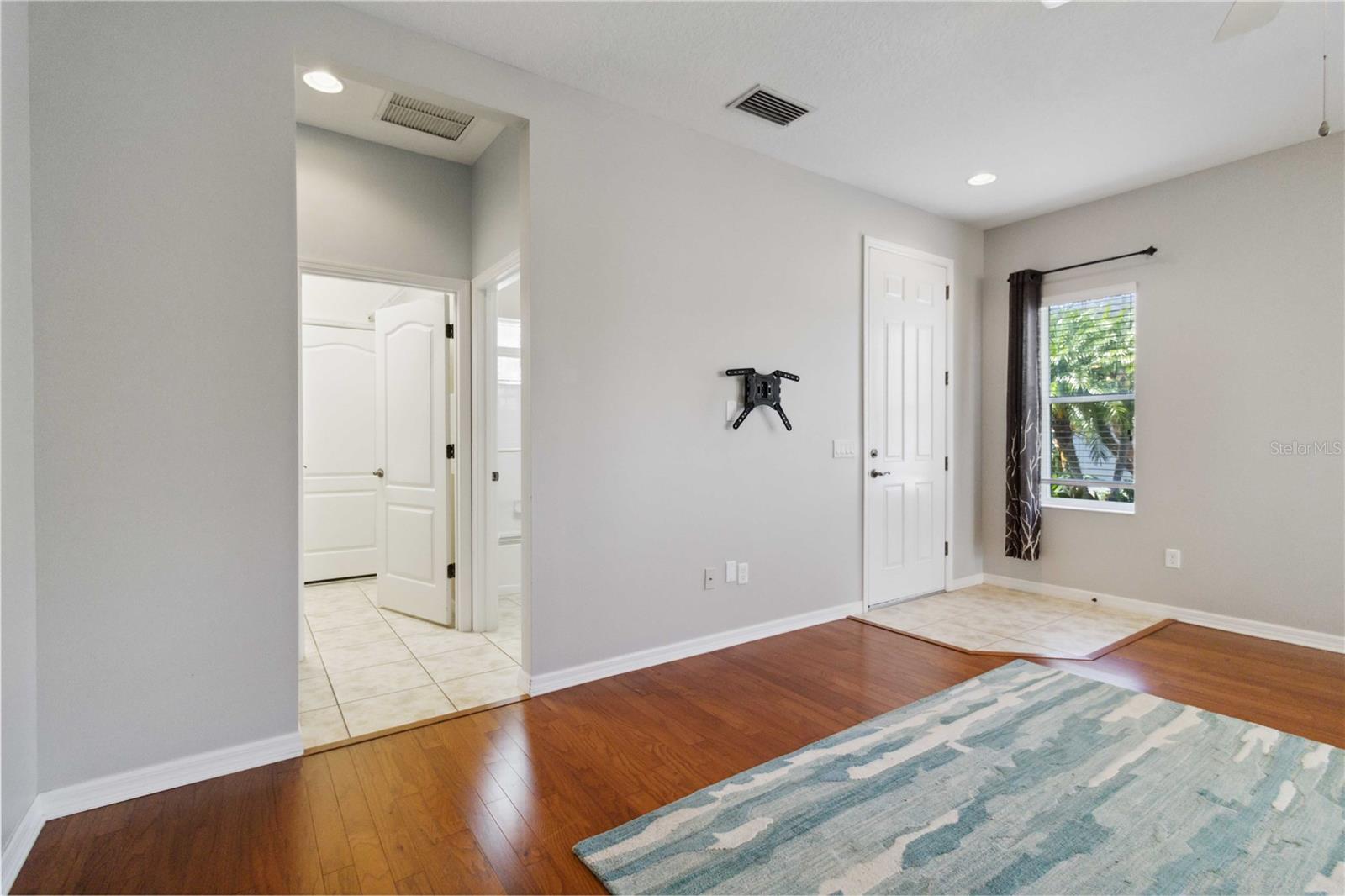 Image 6 of 27 For 5227 Aqua Breeze Drive