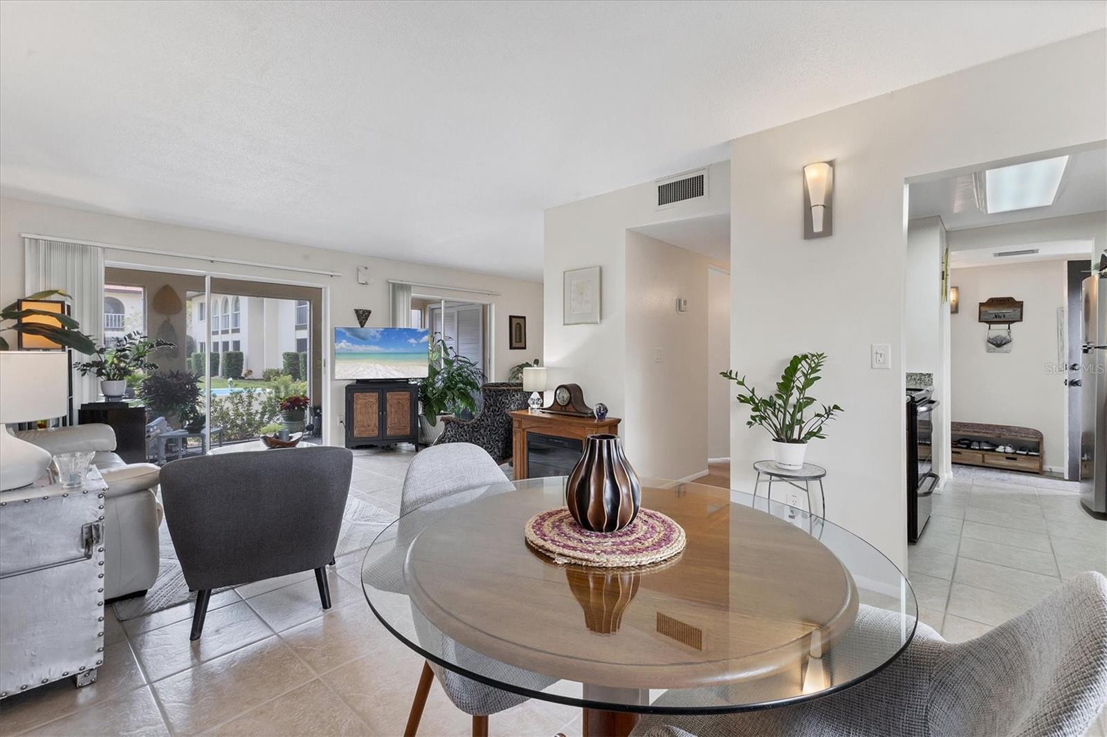 Image 11 of 47 For 3690 Pinecrest Street 114