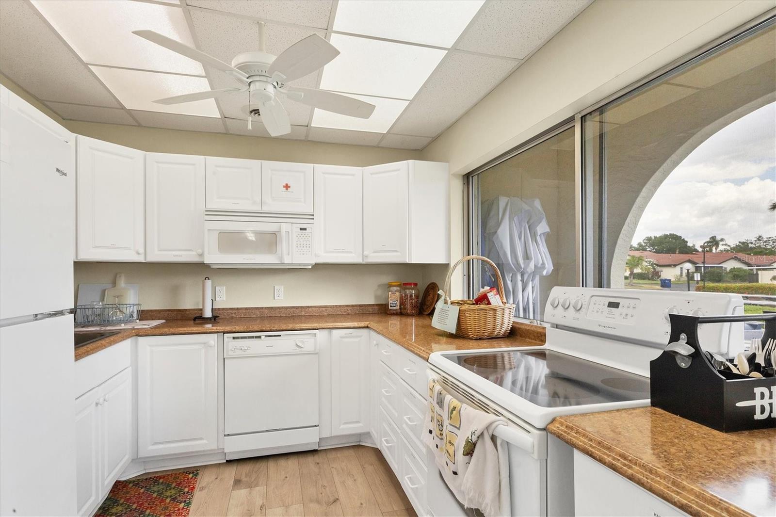 Image 40 of 47 For 3690 Pinecrest Street 114