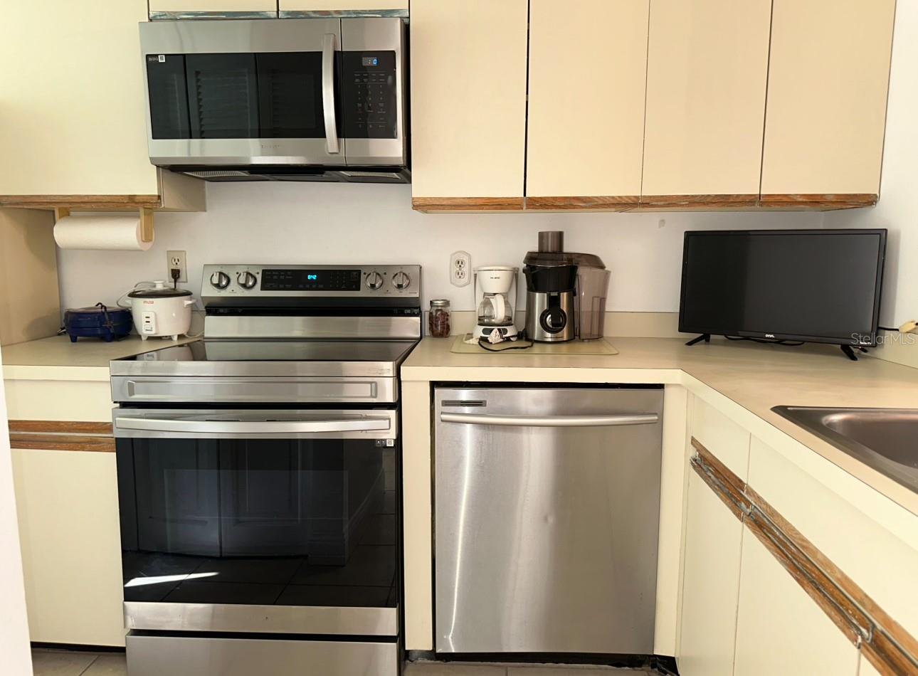 Image 5 of 17 For 5310 Royal Palm Avenue 5310