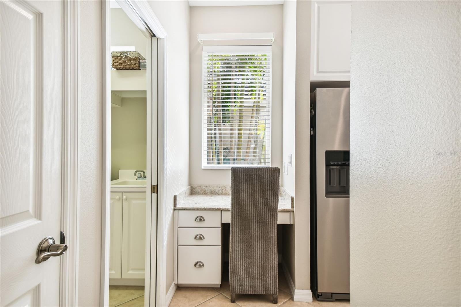 Listing photo id 11 for 7328 Lake Forest Glen
