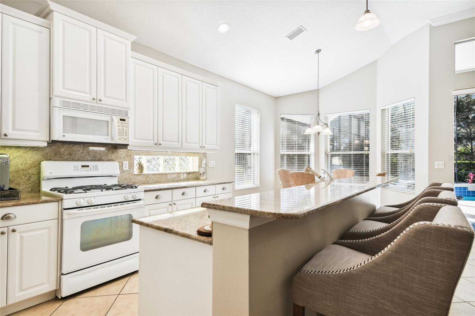 Listing photo id 13 for 7328 Lake Forest Glen