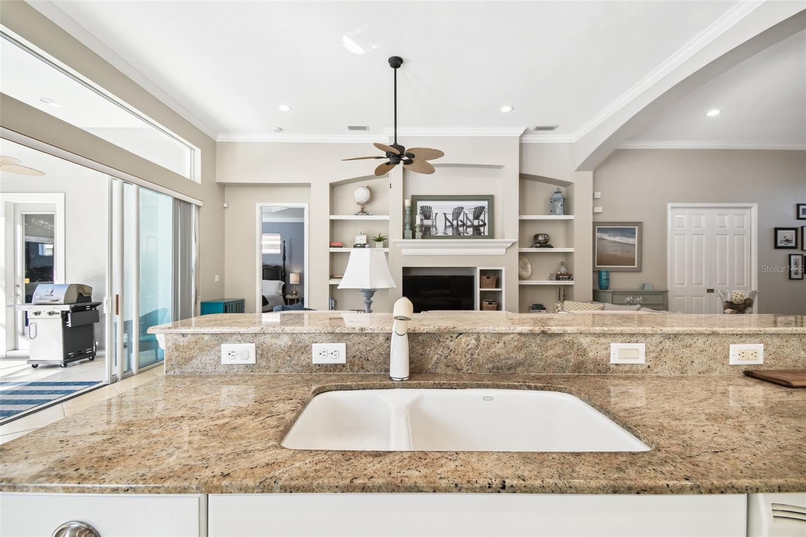 Listing photo id 16 for 7328 Lake Forest Glen