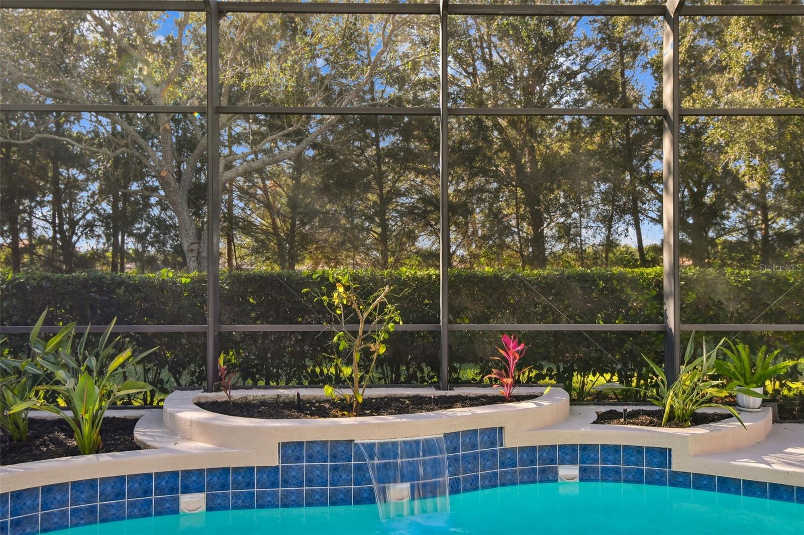 Listing photo id 0 for 7328 Lake Forest Glen