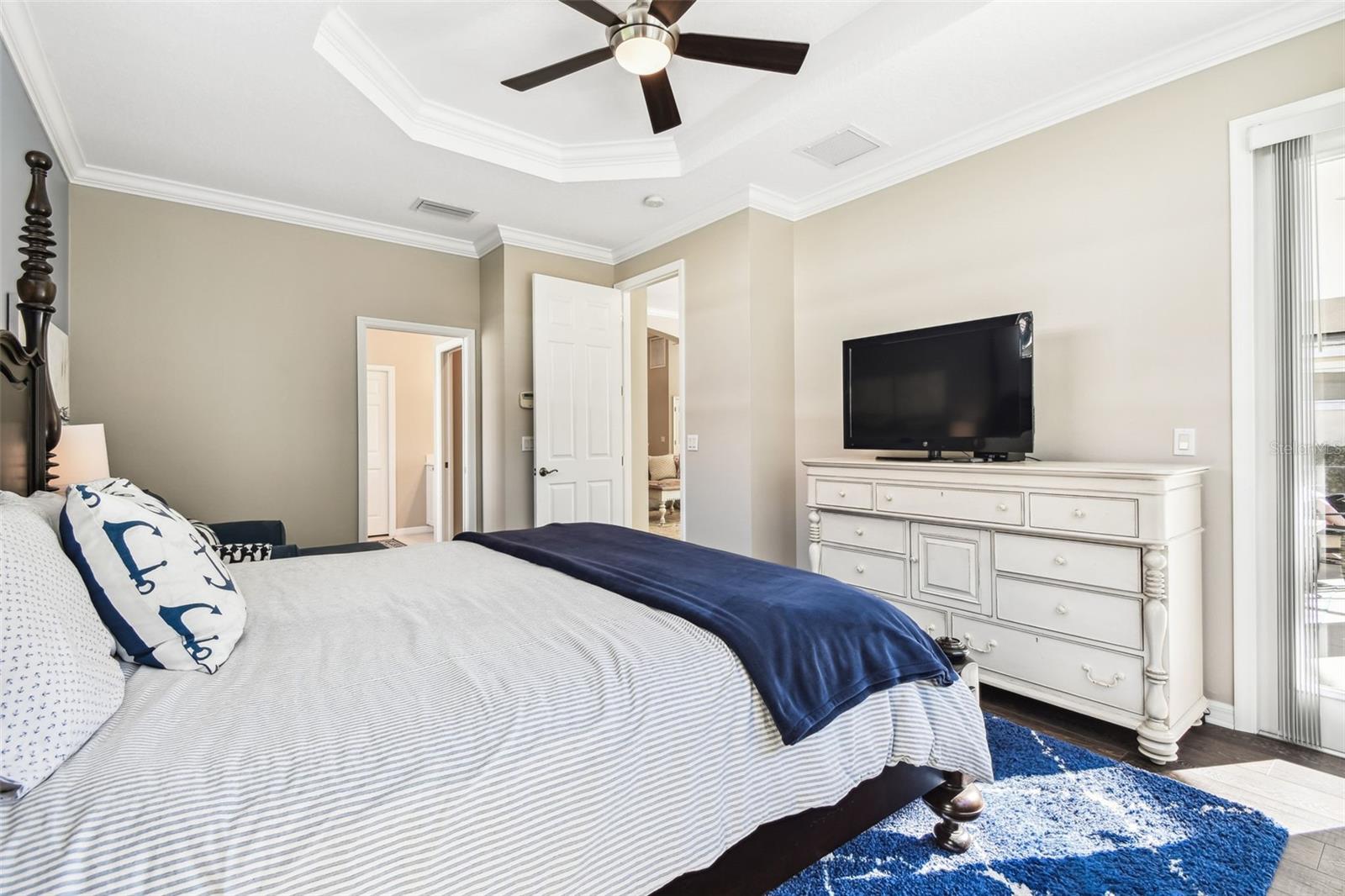 Listing photo id 21 for 7328 Lake Forest Glen