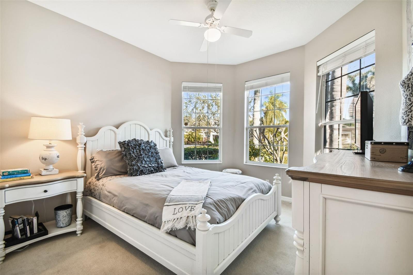 Listing photo id 24 for 7328 Lake Forest Glen