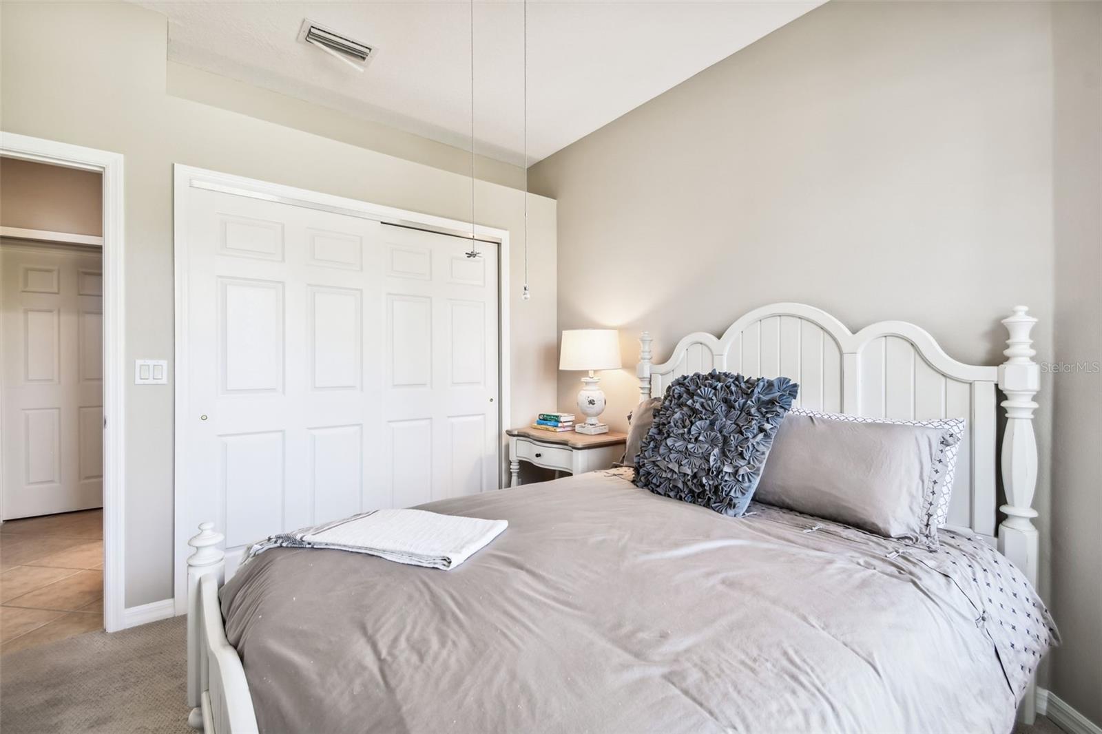 Listing photo id 25 for 7328 Lake Forest Glen