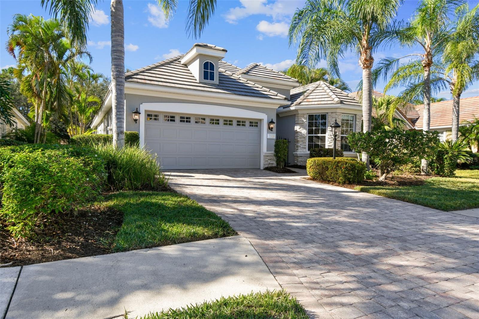 Listing photo id 35 for 7328 Lake Forest Glen