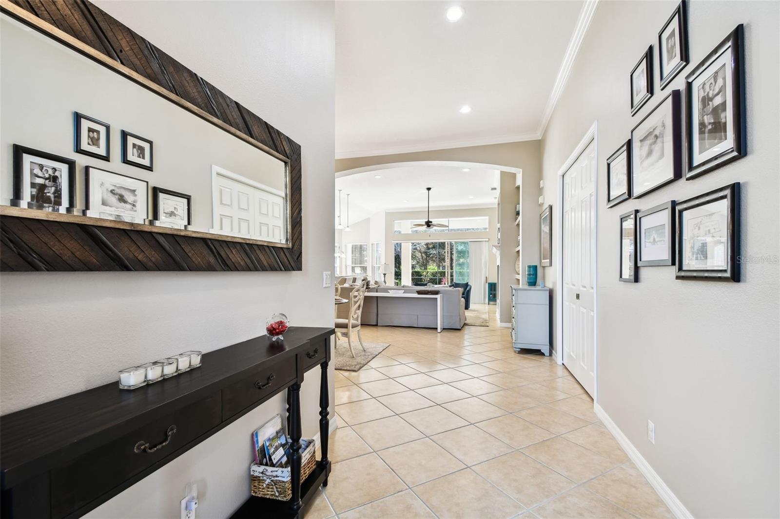 Listing photo id 2 for 7328 Lake Forest Glen