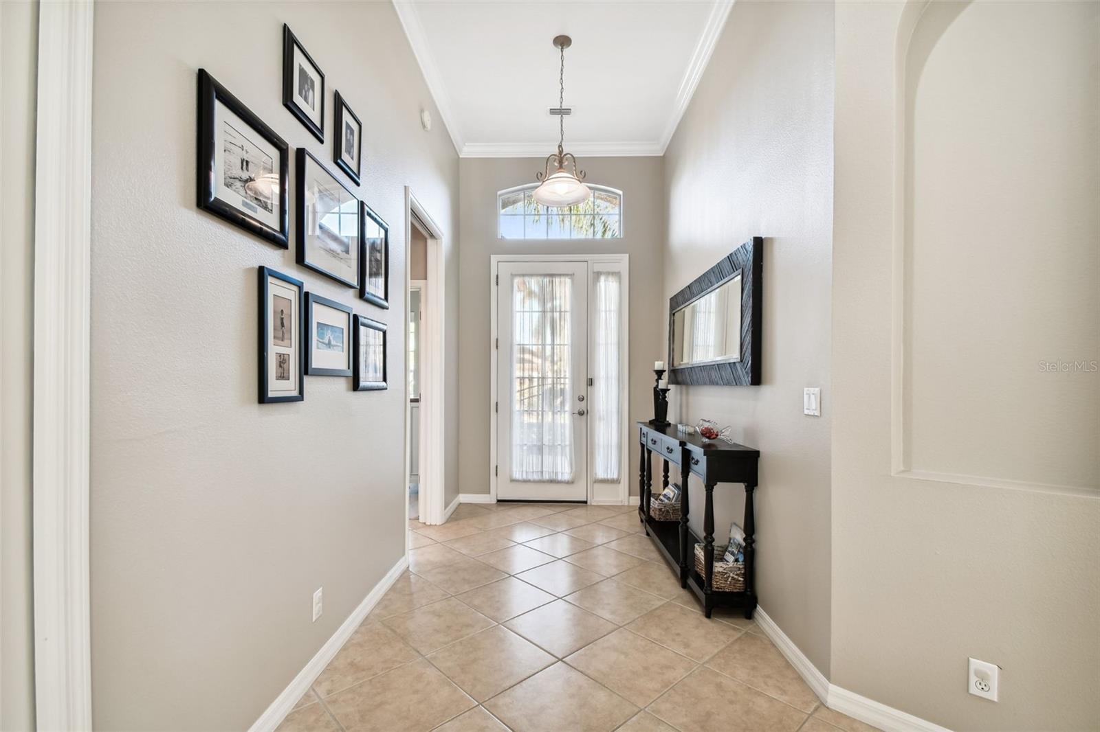 Listing photo id 3 for 7328 Lake Forest Glen