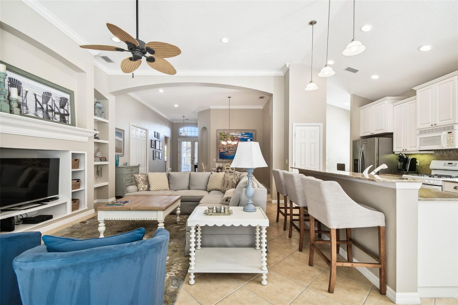 Listing photo id 5 for 7328 Lake Forest Glen