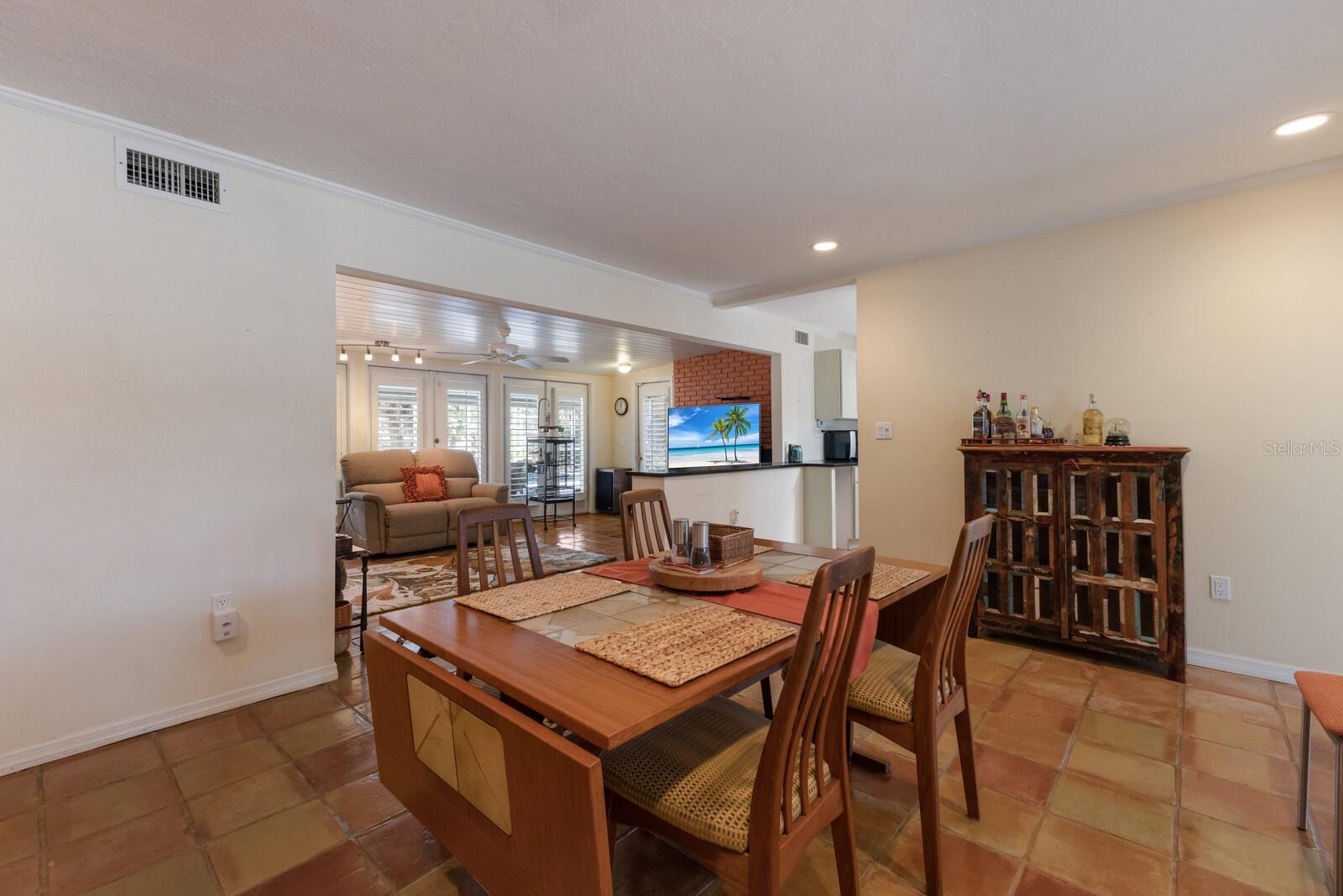 Image 17 of 92 For 2723 59th Street