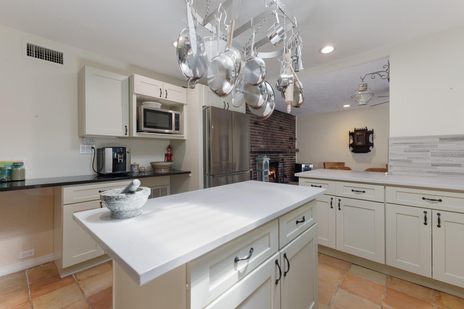 Image 22 of 92 For 2723 59th Street