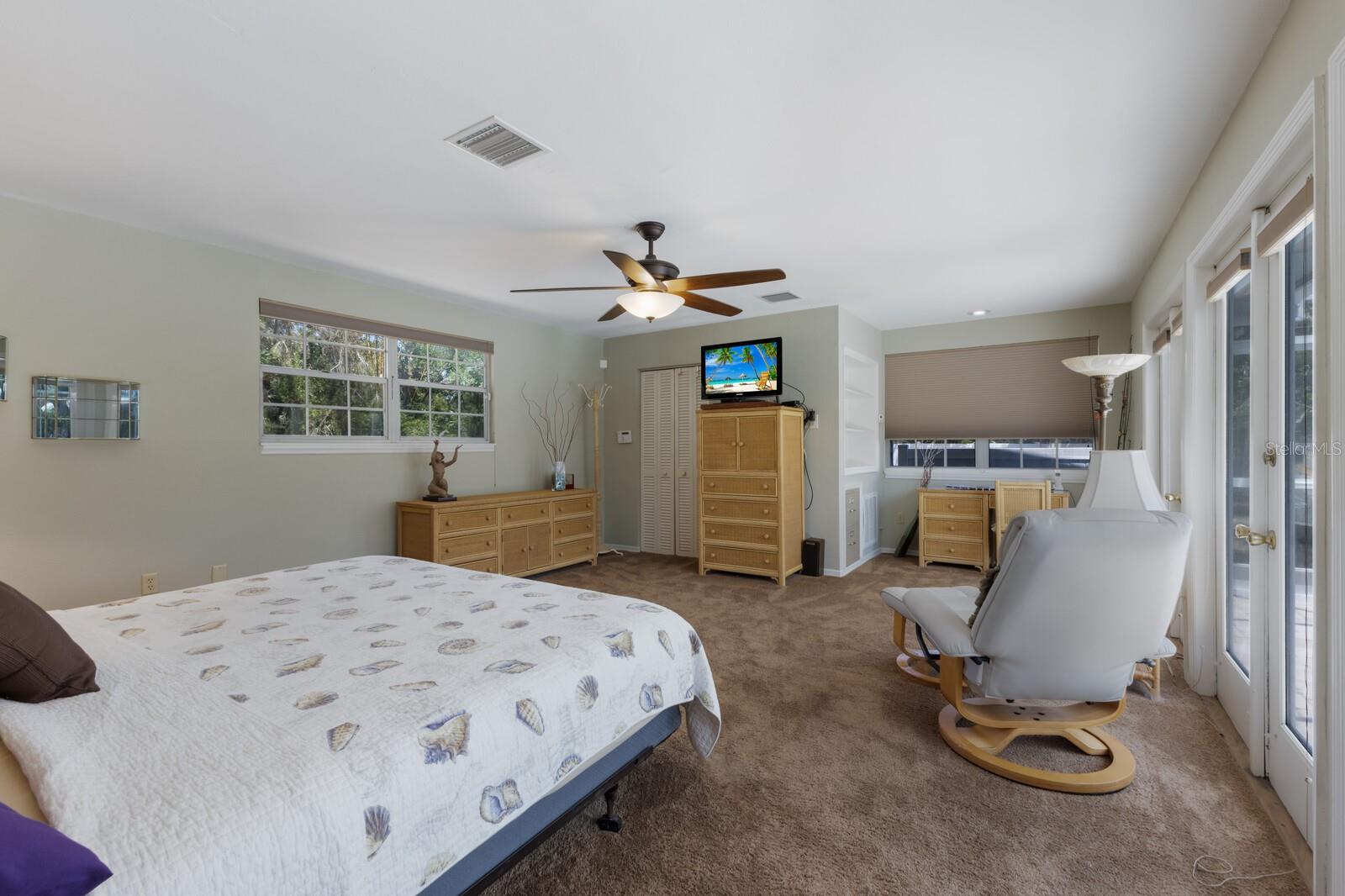Image 37 of 92 For 2723 59th Street