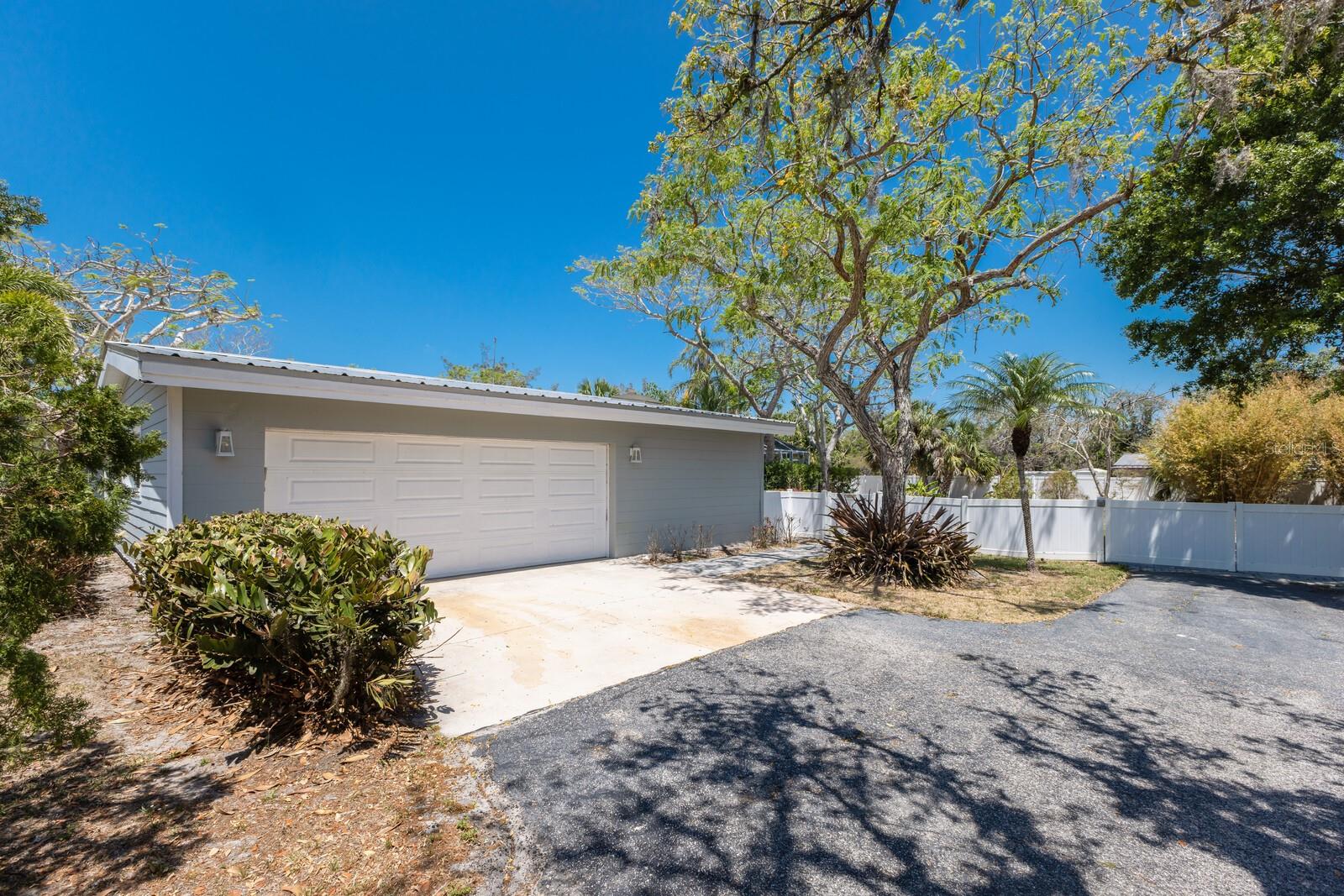 Image 9 of 92 For 2723 59th Street