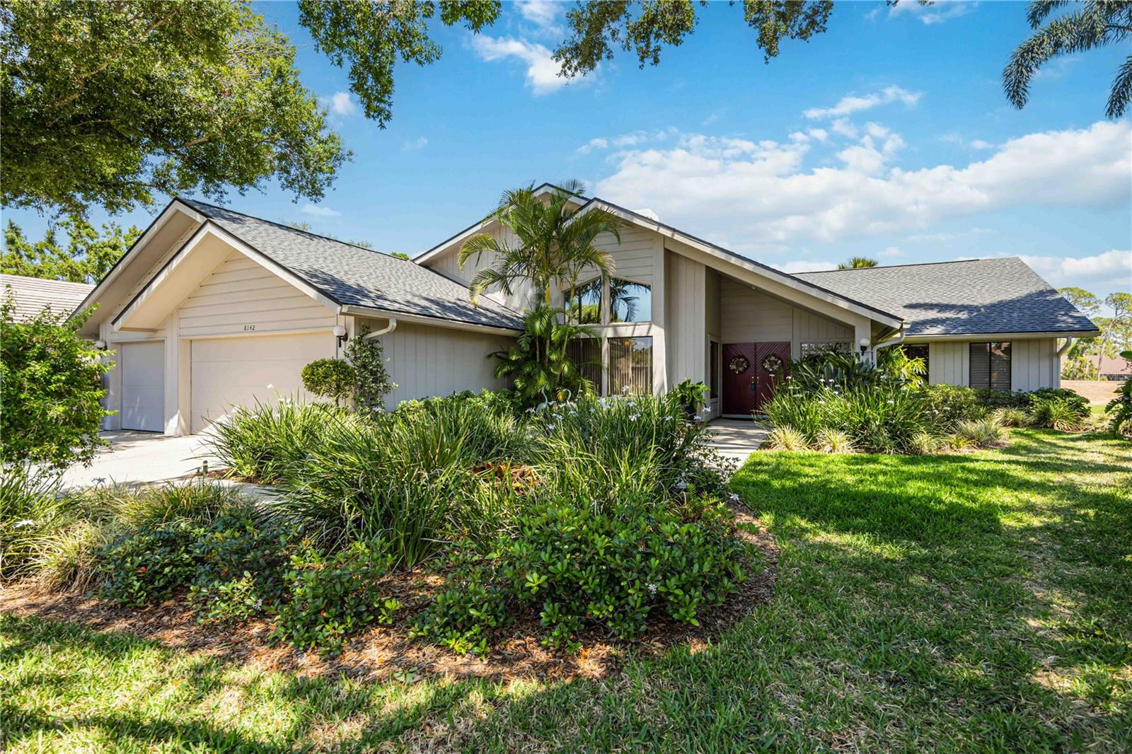 Listing Details for 8142 Misty Oaks Boulevard, SARASOTA, FL 34243