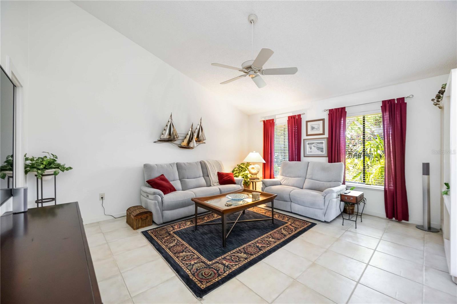 Image 26 of 42 For 8142 Misty Oaks Boulevard