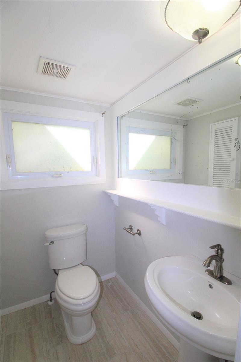 Image 15 of 18 For 1745 Oak Street