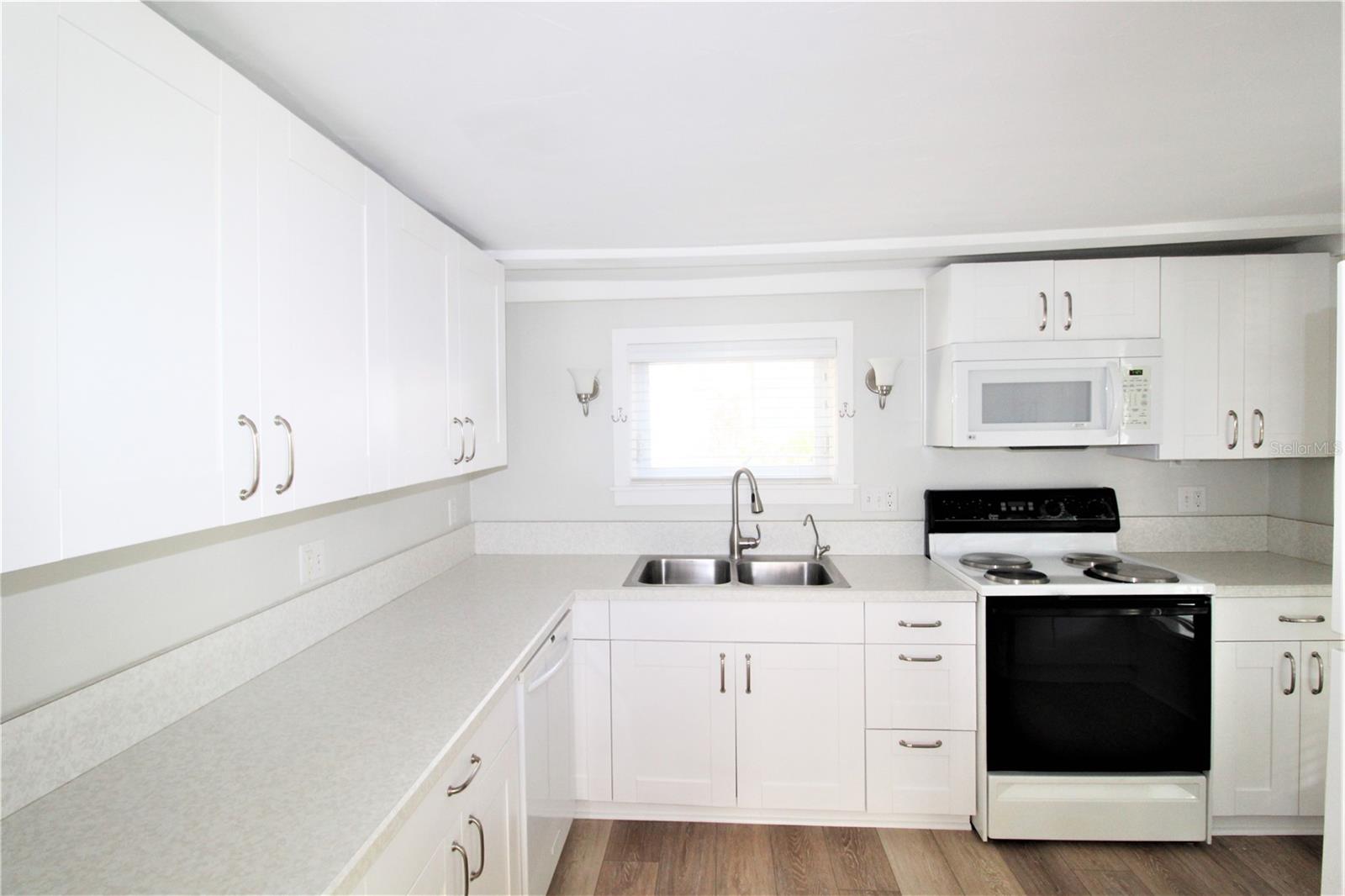 Image 2 of 18 For 1745 Oak Street
