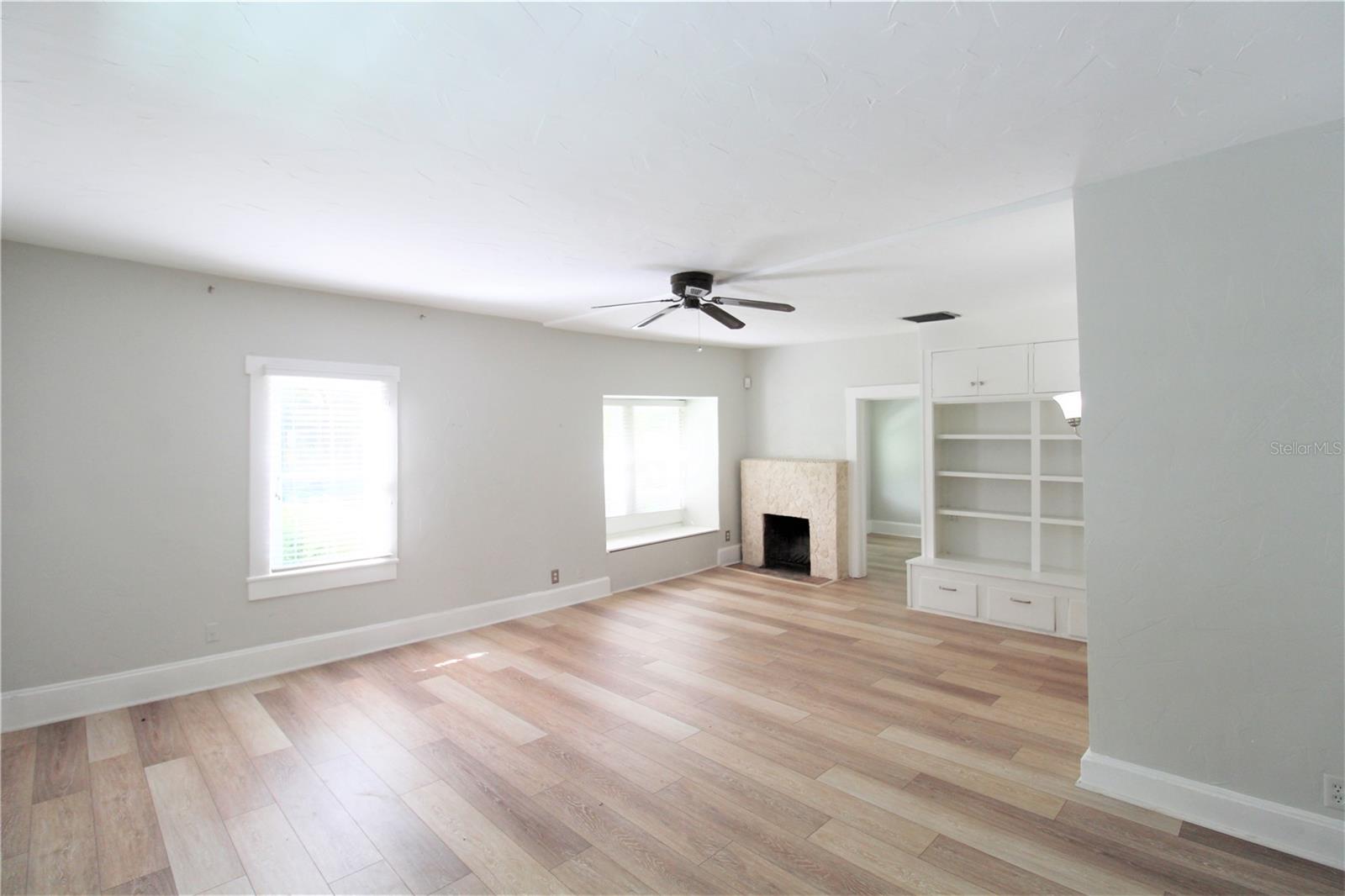 Image 4 of 18 For 1745 Oak Street