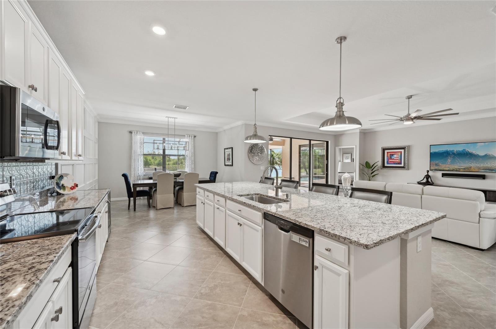 Image 14 of 82 For 13587 Vancanza Drive