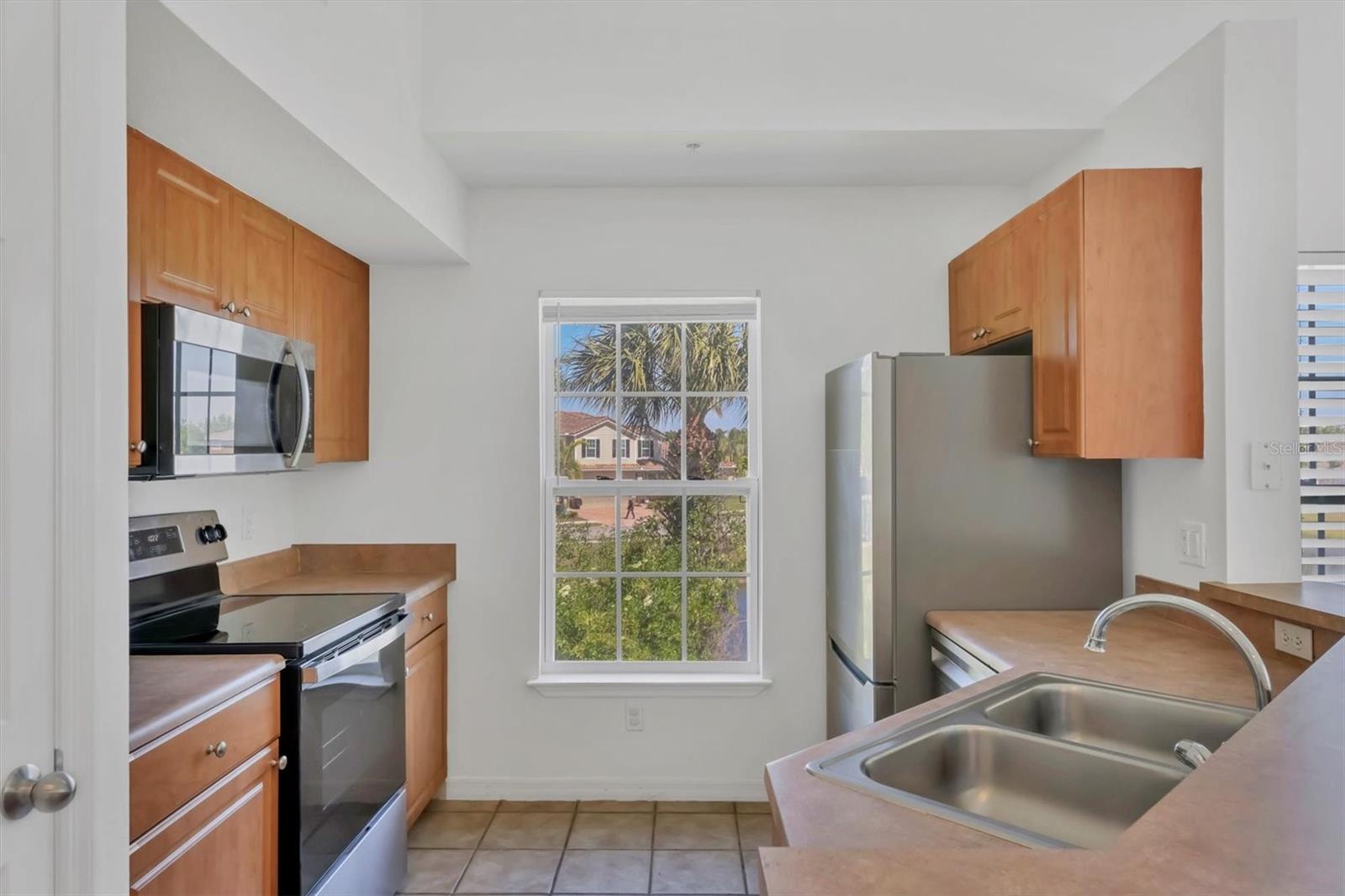 Image 11 of 37 For 5531 Rosehill Road 204