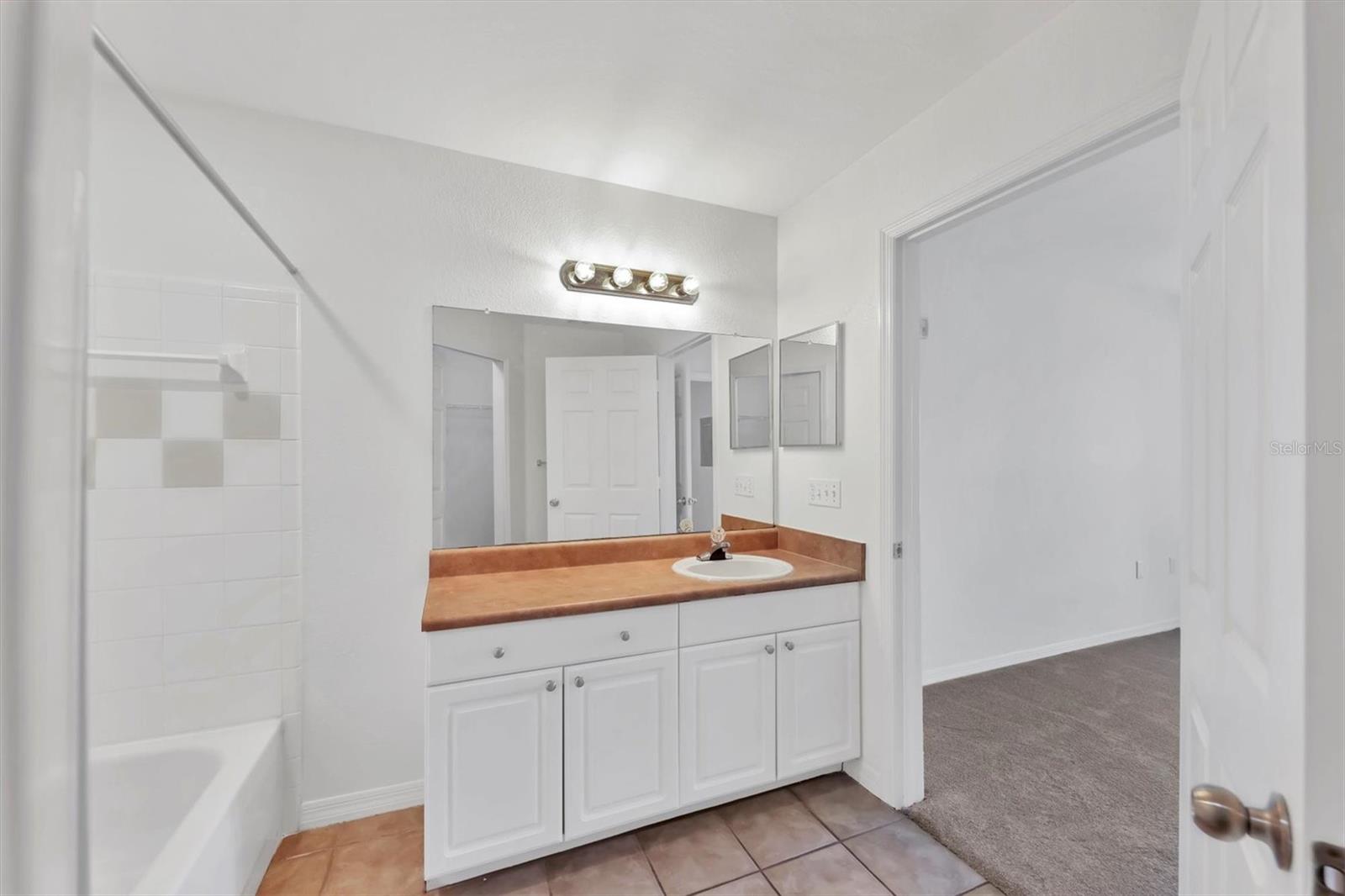 Image 17 of 37 For 5531 Rosehill Road 204