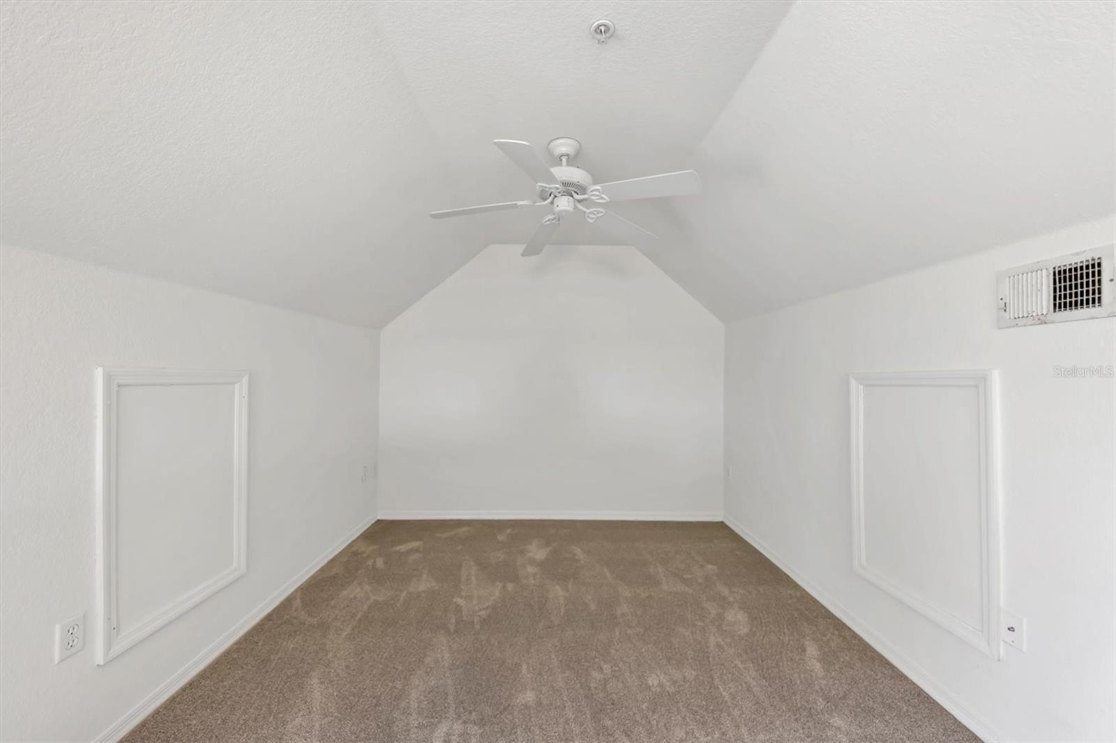 Image 24 of 37 For 5531 Rosehill Road 204