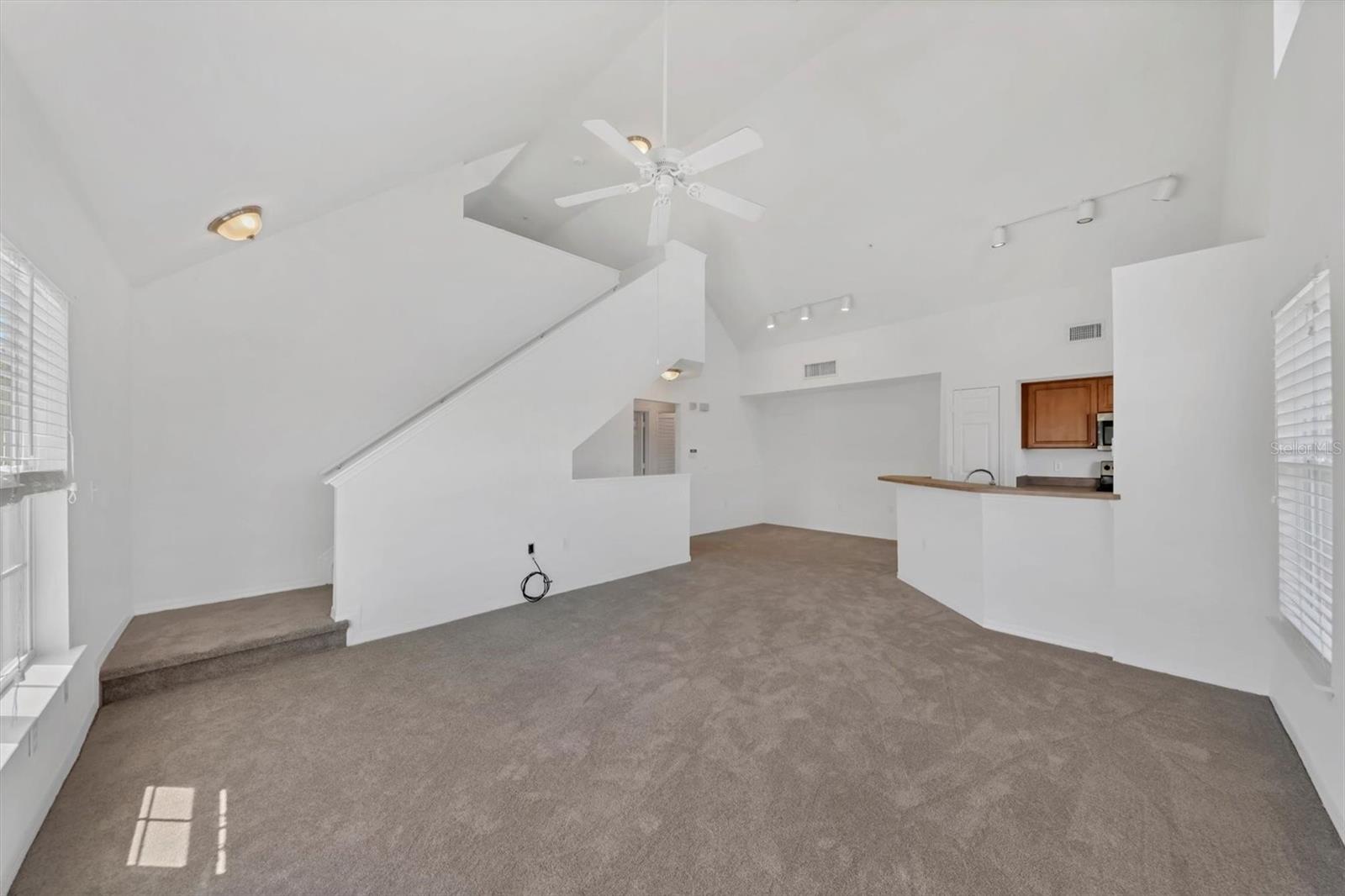 Image 7 of 37 For 5531 Rosehill Road 204