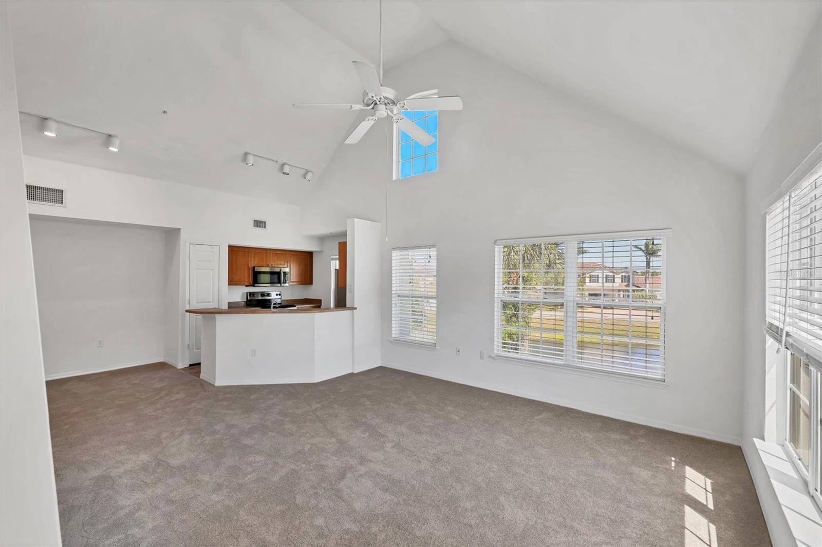 Image 8 of 37 For 5531 Rosehill Road 204