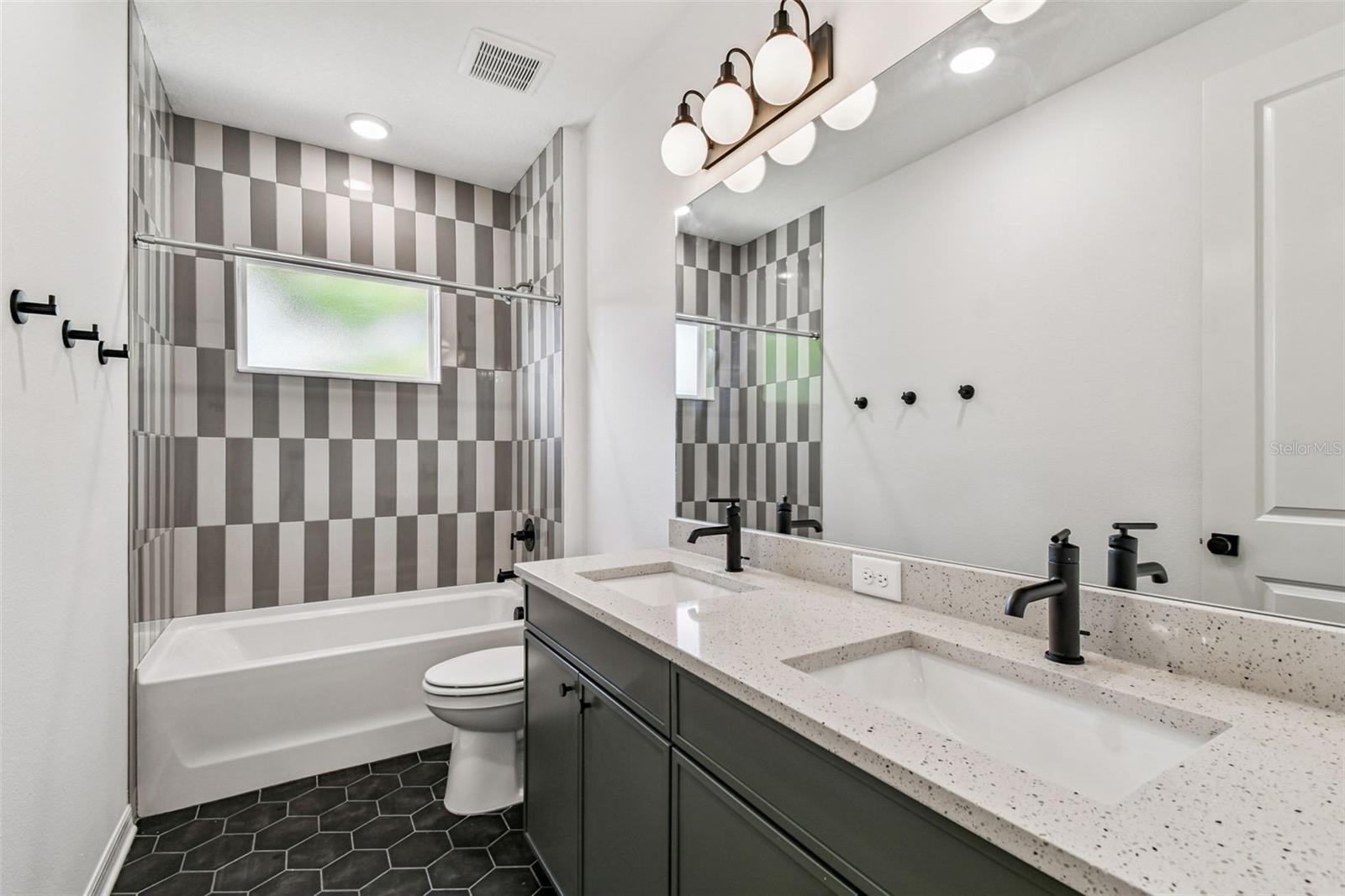 Image 54 of 79 For 3113 Nassau Street