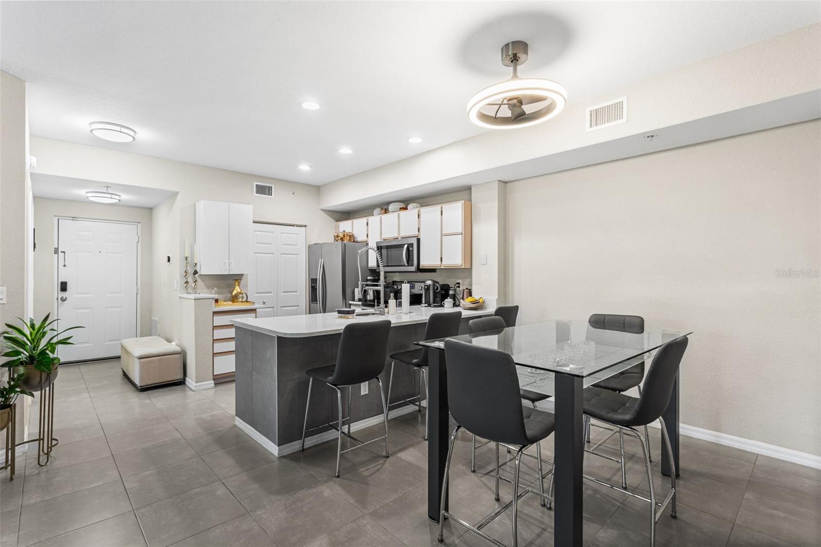 Image 13 of 39 For 6401 Aragon Way 303
