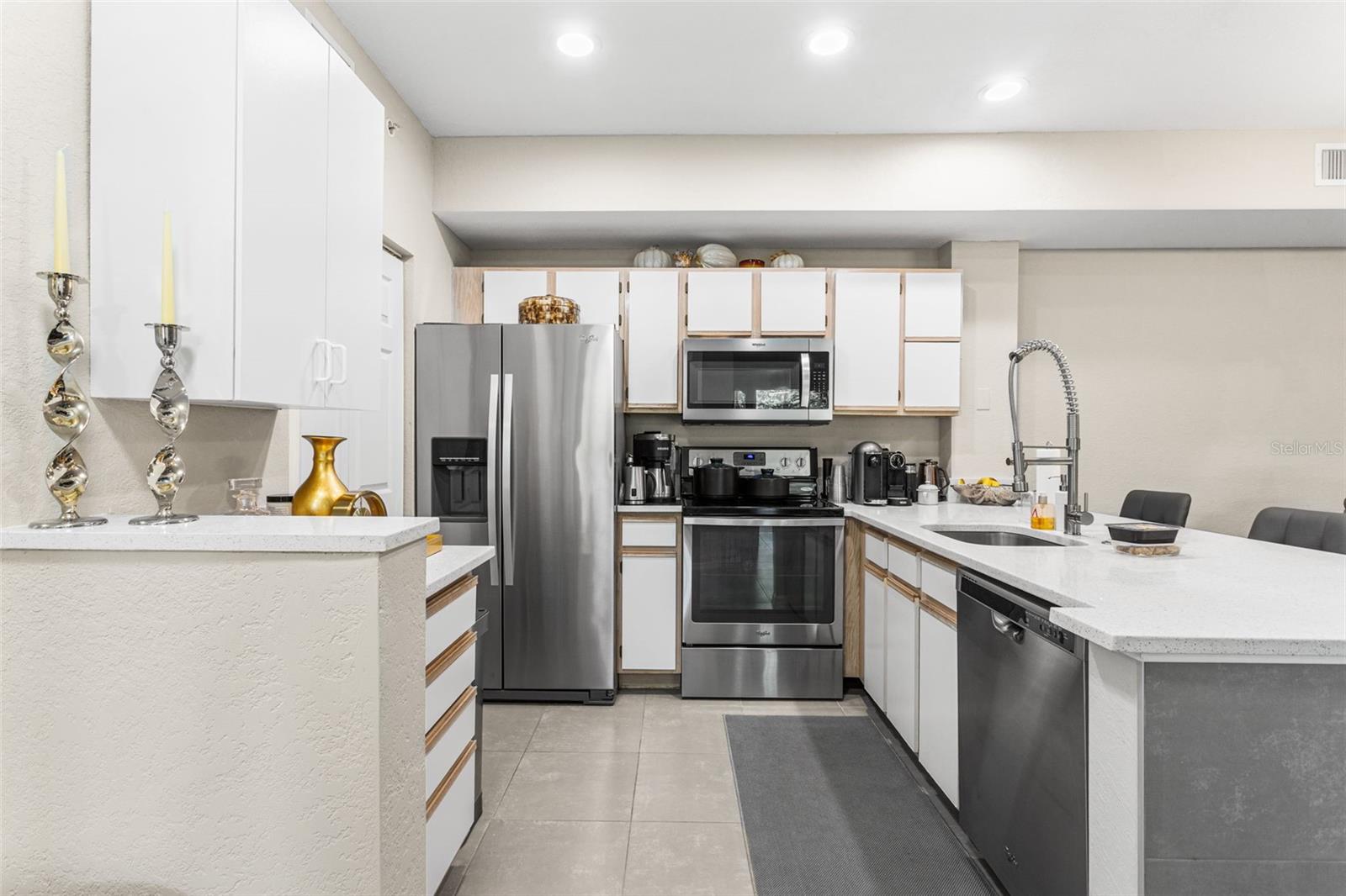 Image 15 of 39 For 6401 Aragon Way 303