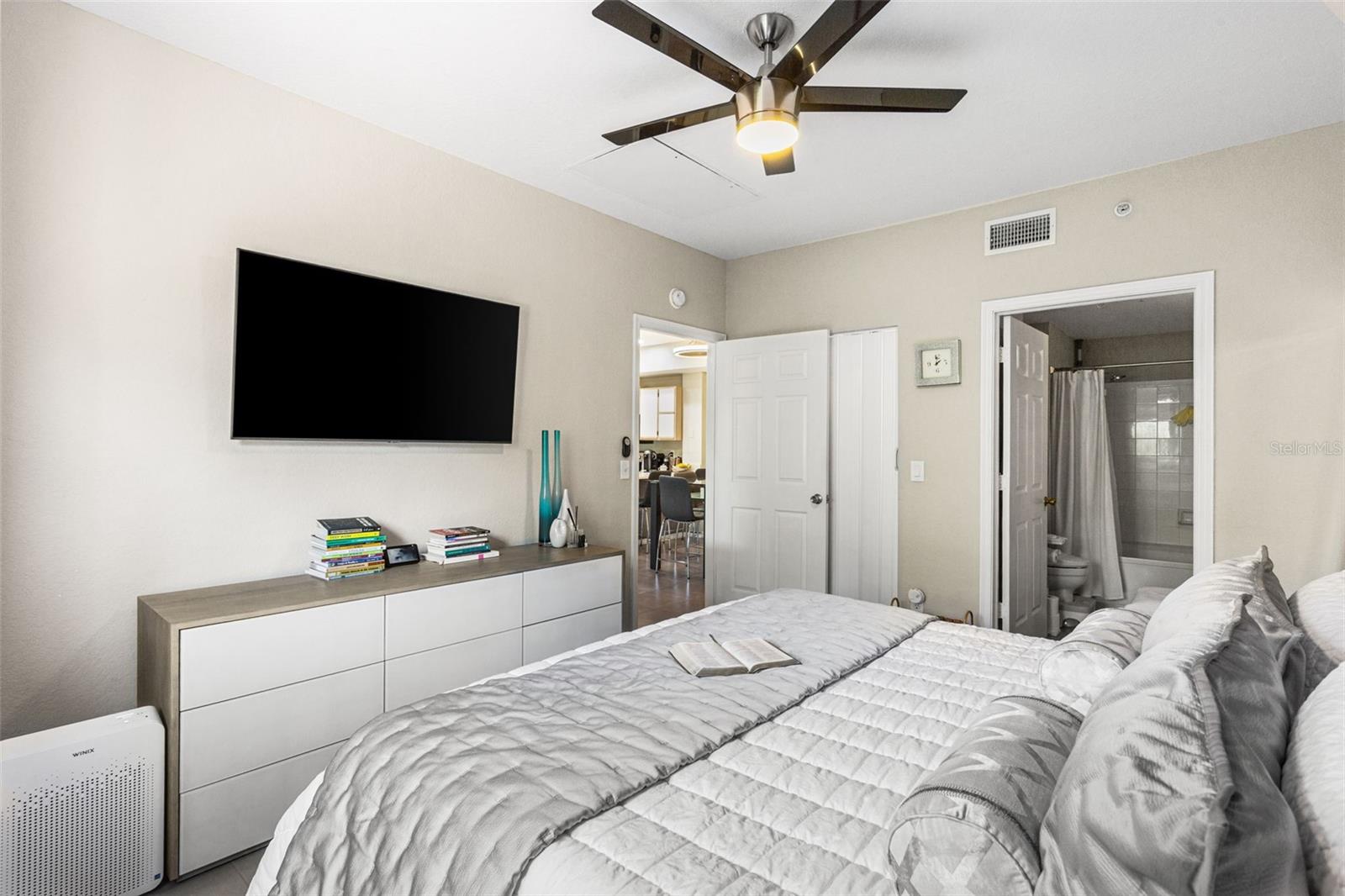 Image 20 of 39 For 6401 Aragon Way 303