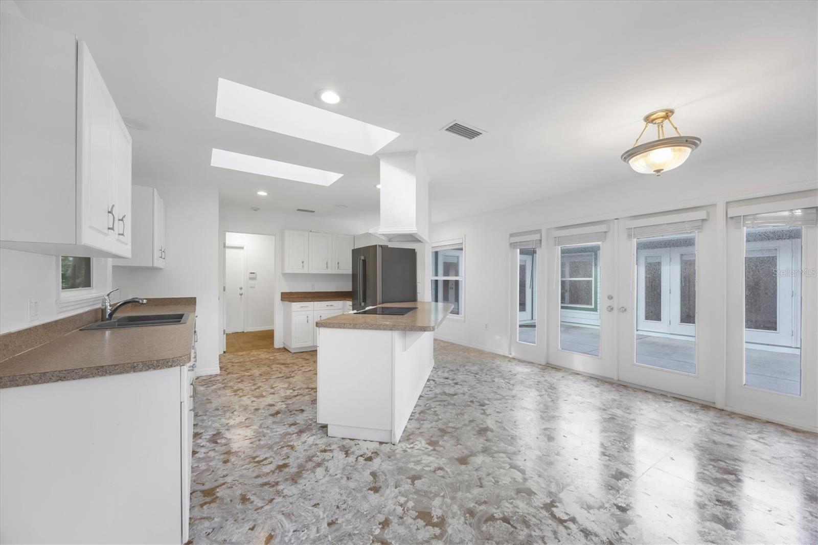 Image 9 of 21 For 1773 South Drive