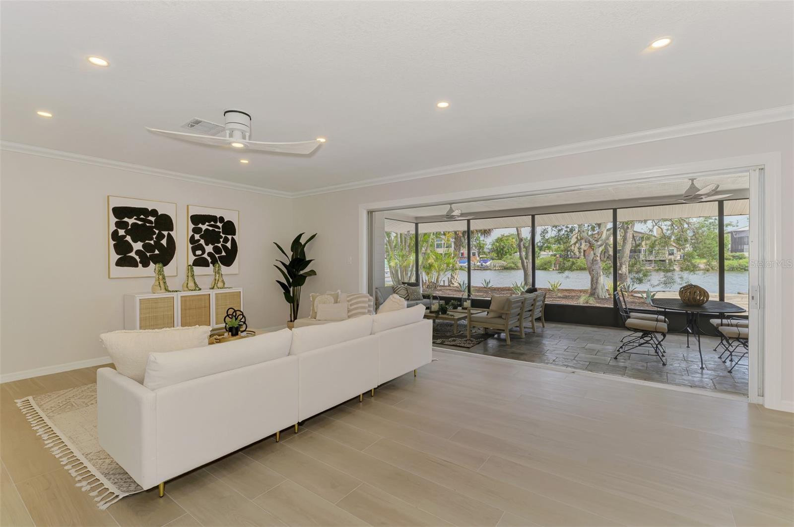 Image 15 of 89 For 5377 Palos Verdes Drive