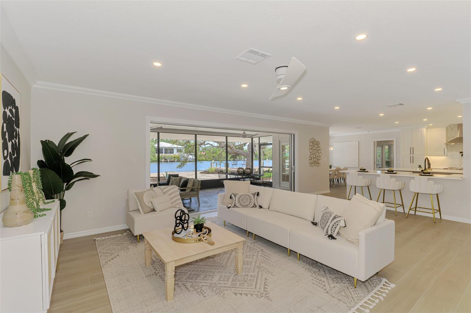 Image 16 of 89 For 5377 Palos Verdes Drive