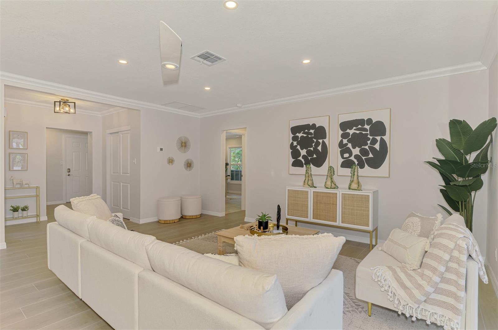 Image 18 of 89 For 5377 Palos Verdes Drive