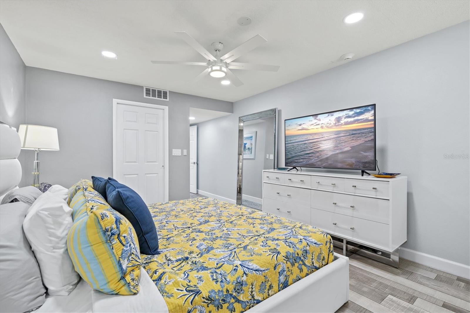 Image 37 of 93 For 750 Bayport Way  750